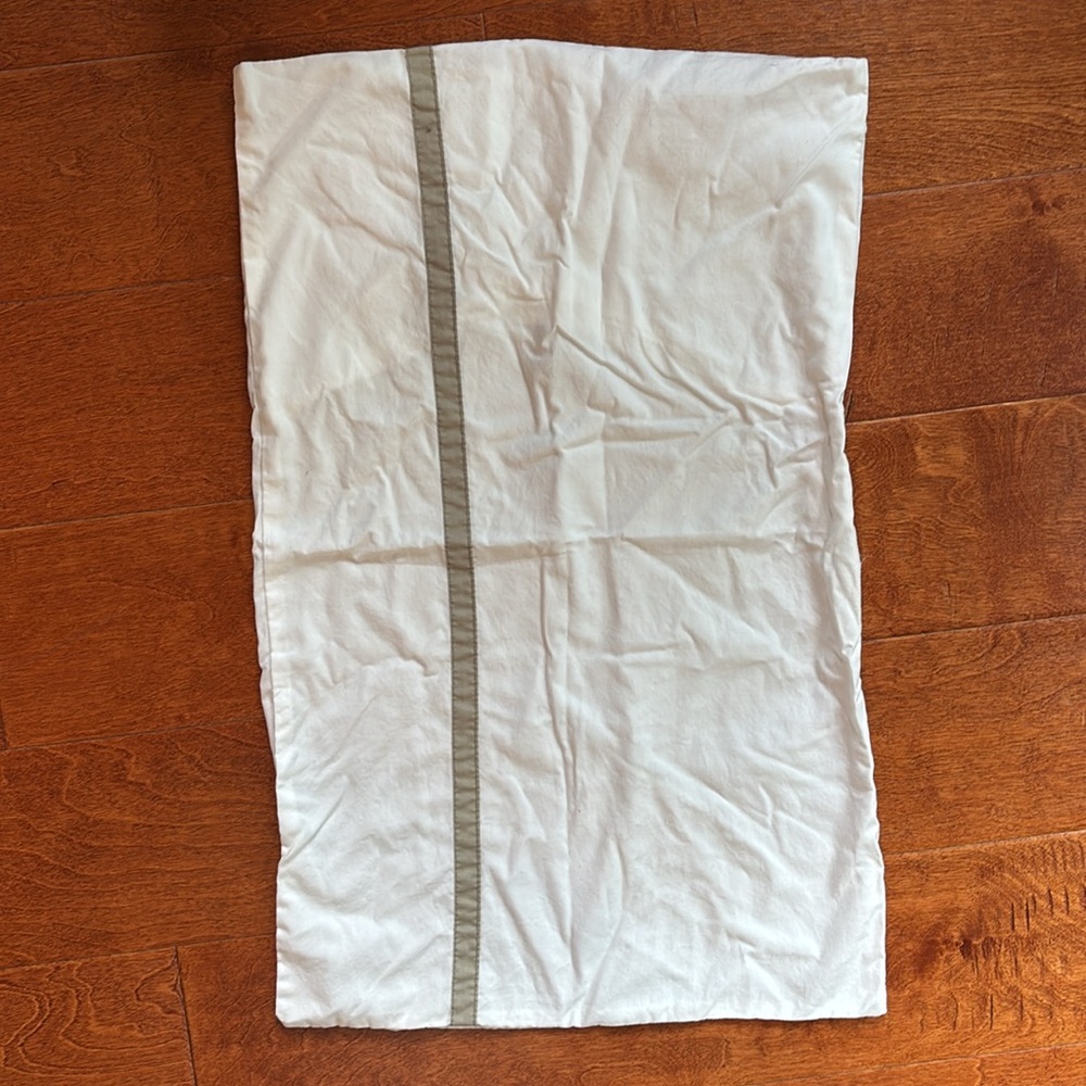 IKEA crib duvet set, includes 2 duvet covers - Picture 3 of 5